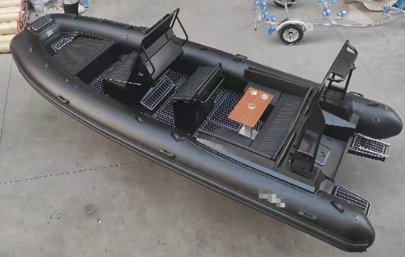 यदि मोटर माउंटिंग कोण को समायोजित करने के बाद भी आरआईबी नाव बार-बार घूमती है, तो निम्नलिखित कारण जिम्मेदार हो सकते हैं